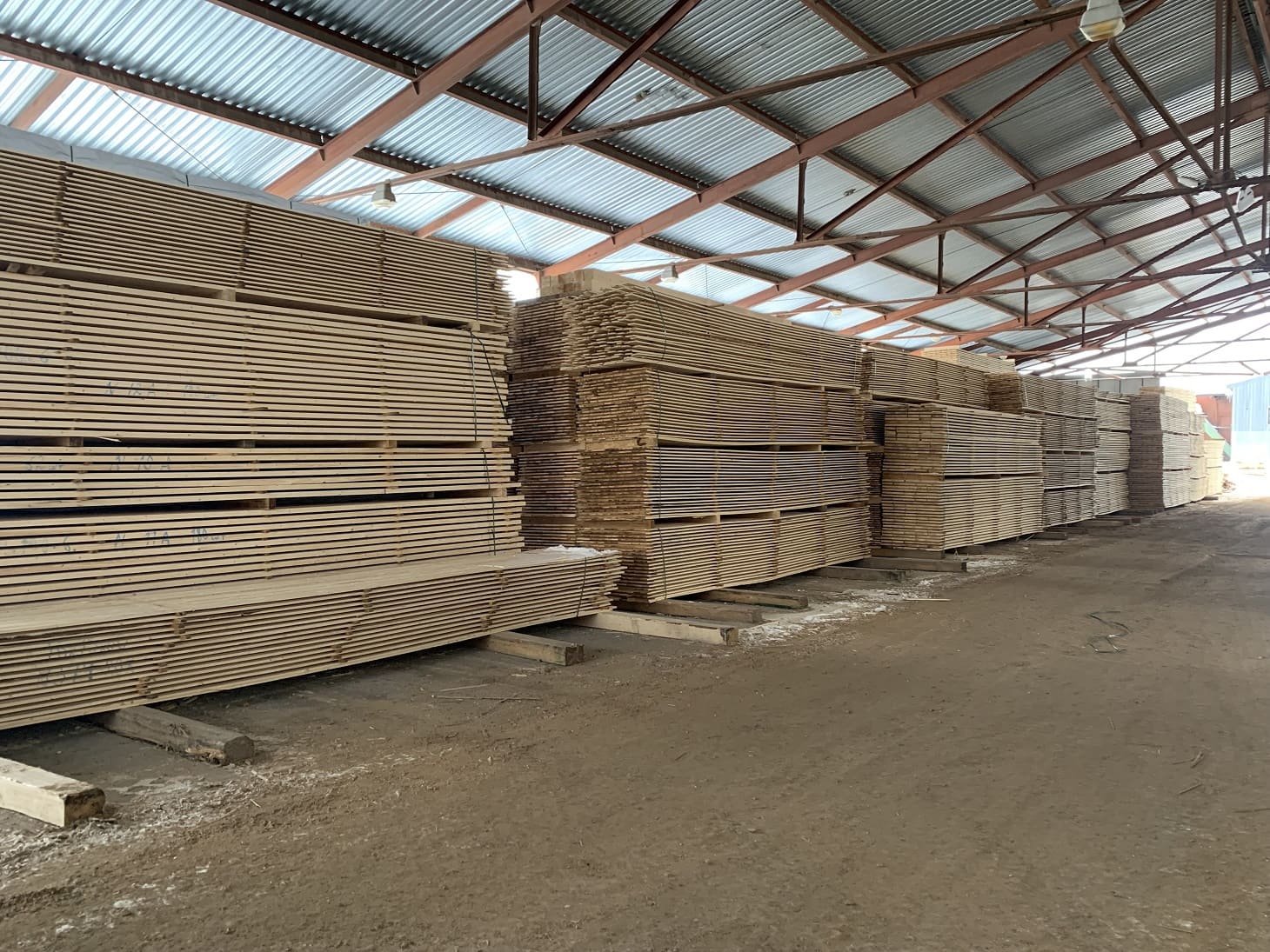 Лес кругляк и пиломатериалы от производителя